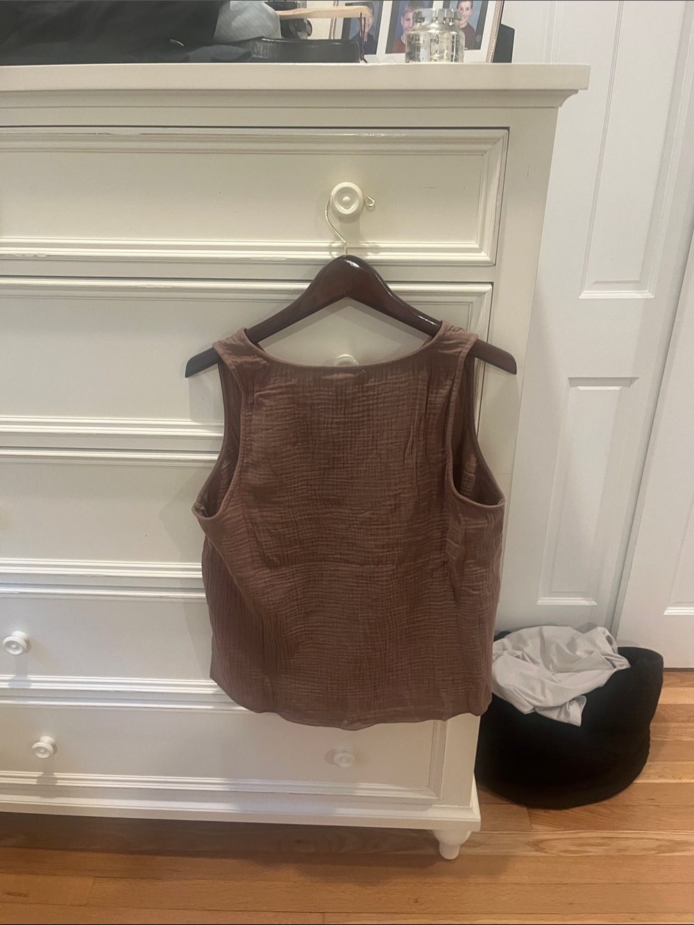 Splendid Women's Gauze Taupe Textured my Sleeveless V-Neck - Picture 2 of 2